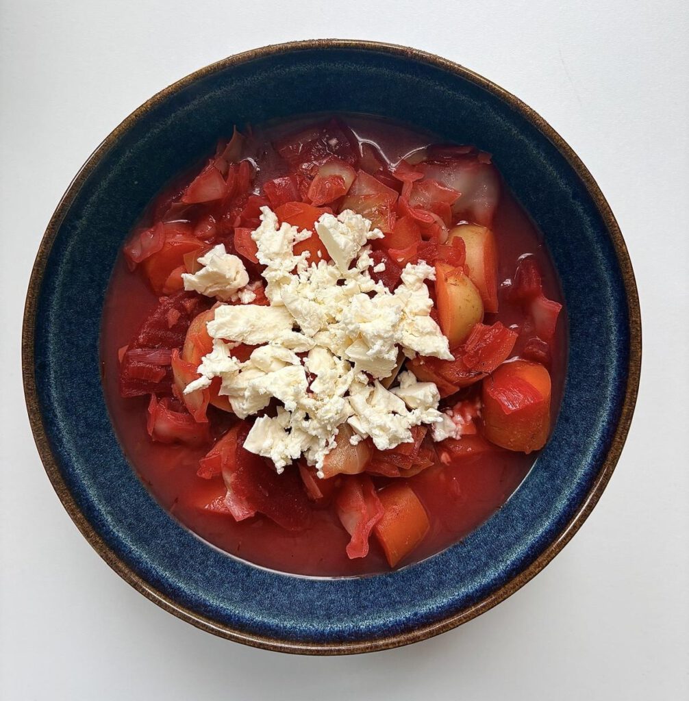 Rote Beete-Gemüse-Eintopf mit Feta
